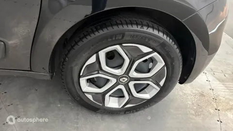 Car image 20