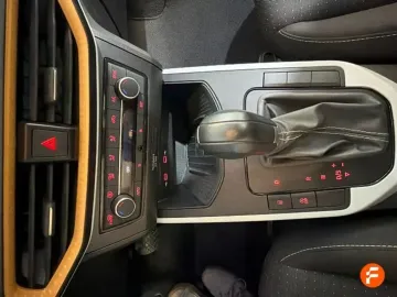 Car image 32