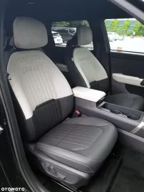 Car image 40