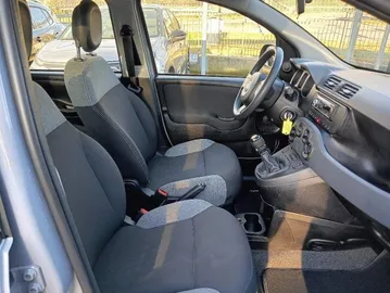 Car image 15