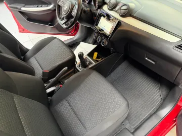 Car image 14