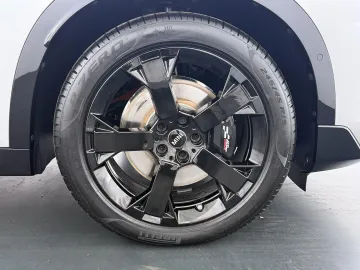 Car image 28
