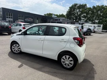 Car image 35