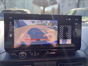 Car image 24