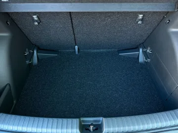Car image 38
