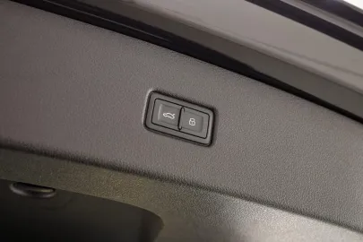 Car image 34