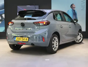 Car image 4