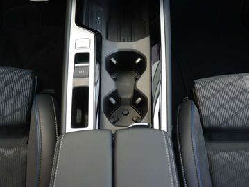 Car image 33