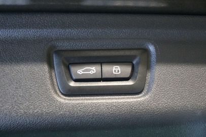 Car image 36