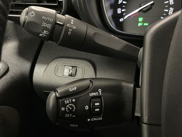 Car image 30