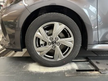 Car image 15