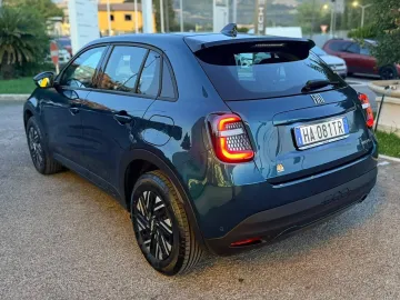 Car image 27