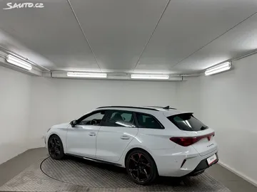 Car image 40