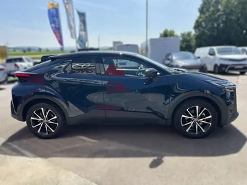 Car image 4