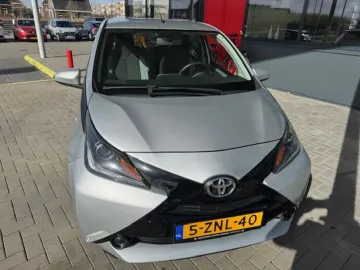 Car image 2