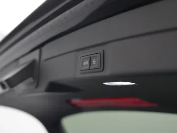Car image 32