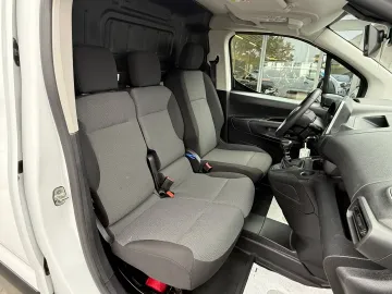 Car image 33