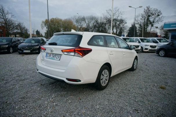 Toyota Auris 66 kW image number 6