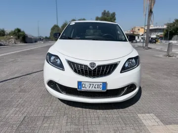 Car image 3