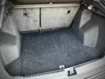 Car image 36