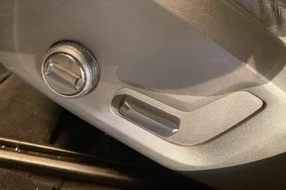 Car image 38