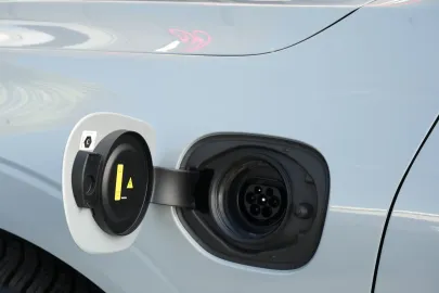 Car image 32