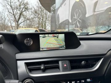 Car image 24