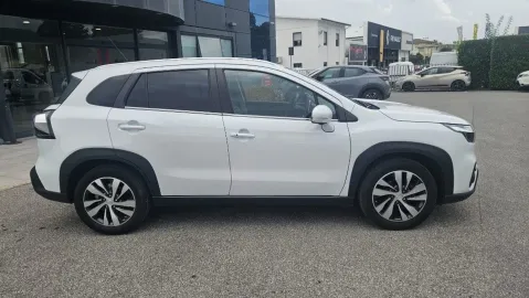 Car image 5