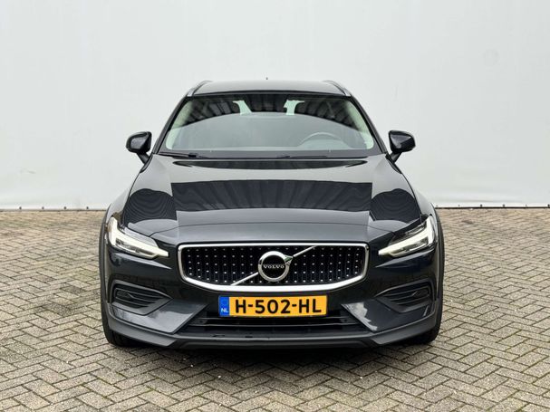 Volvo V60 Cross Country T5 AWD Pro 185 kW image number 2