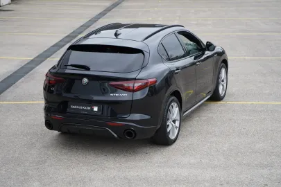 Car image 27