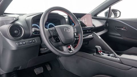 Car image 15