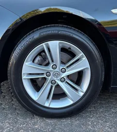 Car image 24