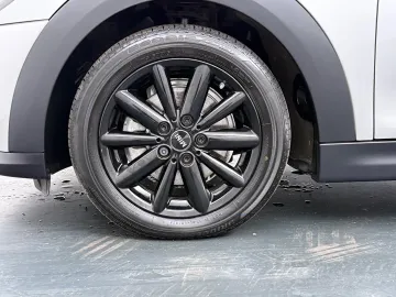 Car image 29