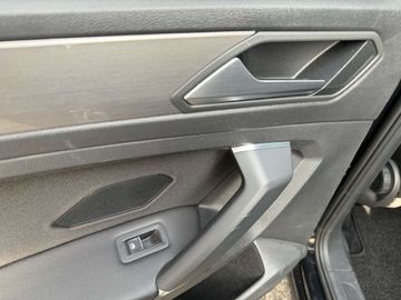 Car image 38