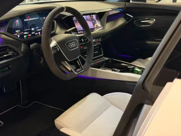 Car image 34