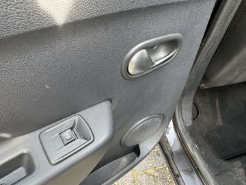 Car image 33