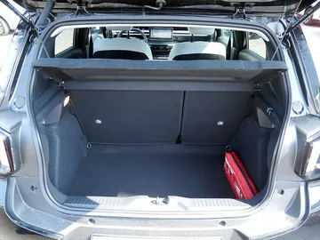 Car image 19