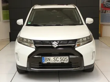 Car image 4
