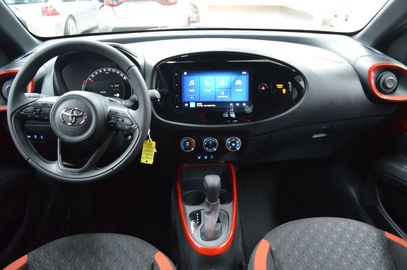 Car image 16