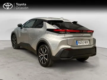 Car image 3
