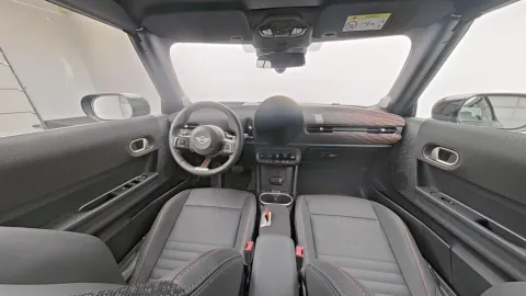Car image 26