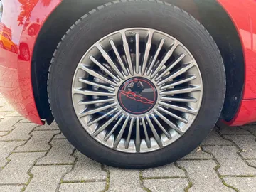 Car image 19