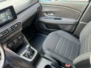 Car image 30