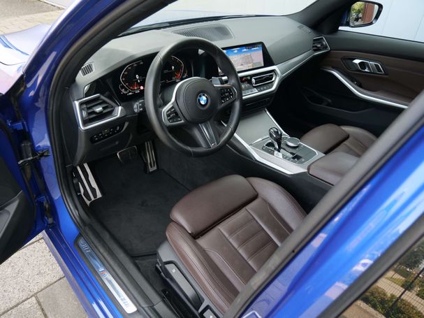 BMW 320i 135 kW image number 16