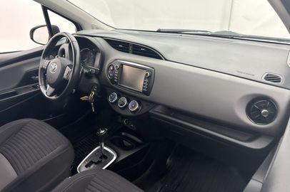 Car image 25