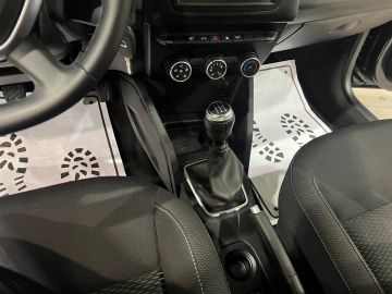 Car image 31