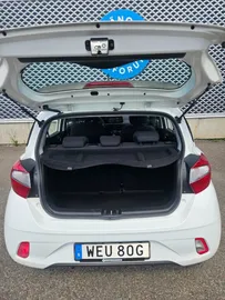 Car image 19