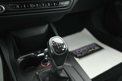 Car image 32