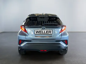 Car image 4