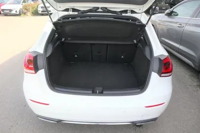 Car image 28